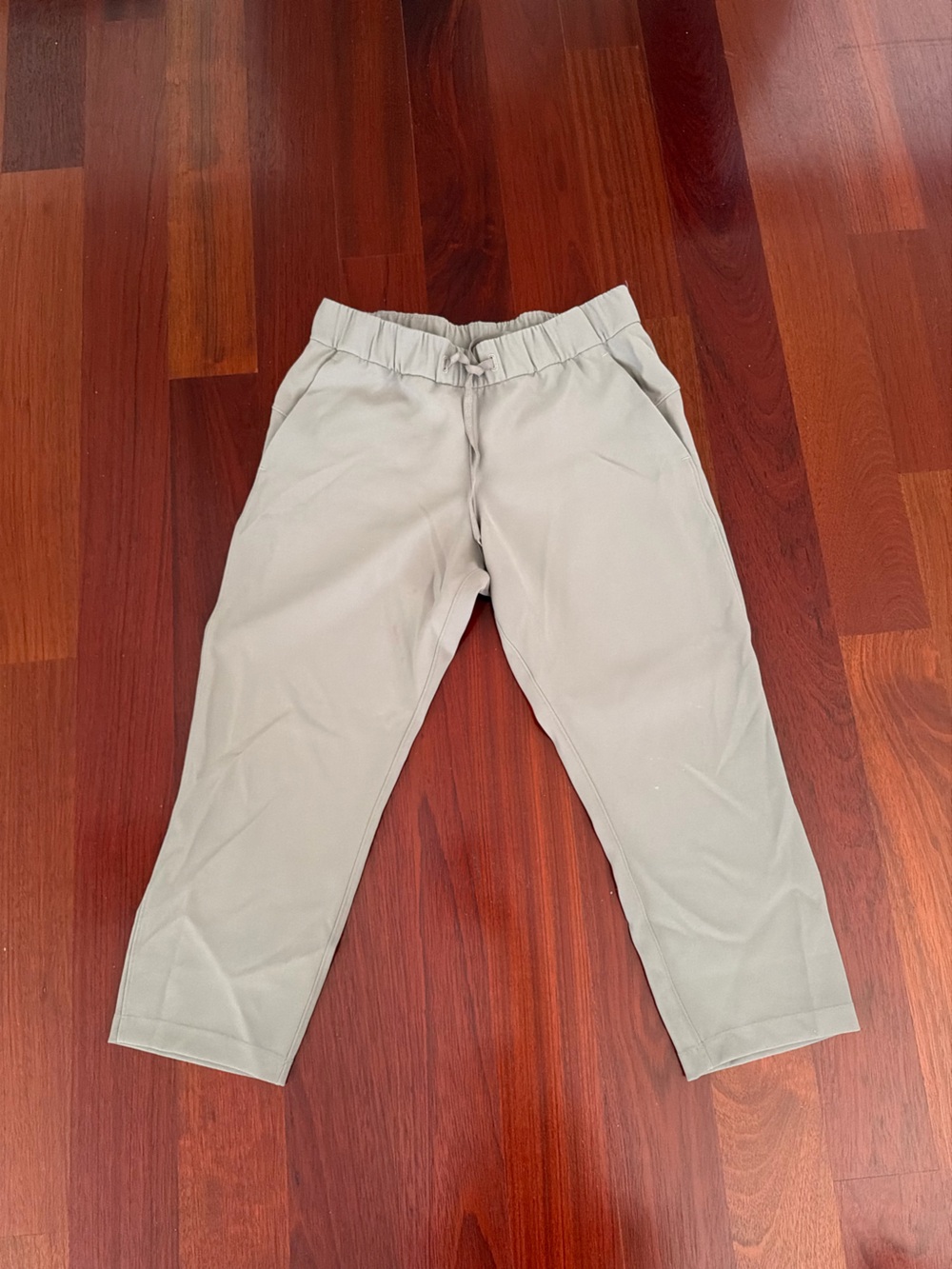 Lululemon Women Casual Elastic-Waist Pants in Light Gray